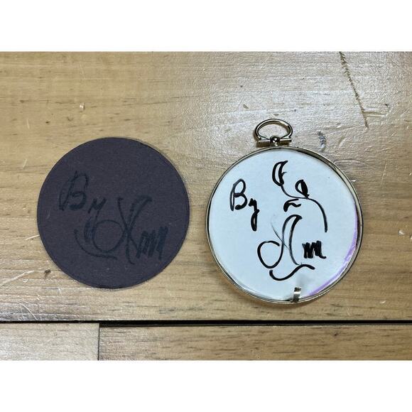 Beautiful Small Round Vintage Painting.Oil?Mountains Cactus Floral.Framed&Signed - Picture 3 of 5